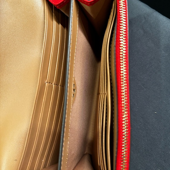 TORY BURCH RED ROBINSON PEBBLED CHAIN WALLET - Picture 12 of 14